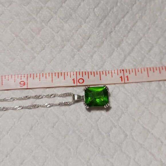 Olive Green Simulated Peridot Necklace and Earrings Fashion Jewelry Set - Picture 8 of 9